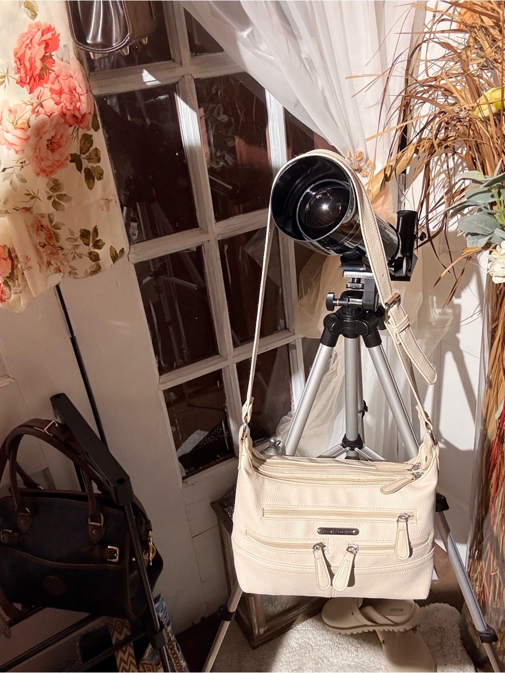 Stone Mountain Accessories Cream Shoulder Camera Bag with Adjustable Strap